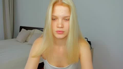 Snapshot of xloe_queen chatting on June 2026 09:41:01 AM Chloe online show from June 2026 09:41:01 AM