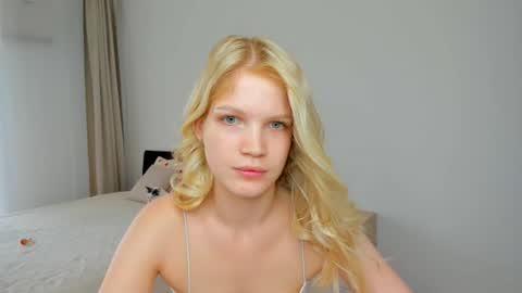 Snapshot of xloe_queen chatting on July 2026 06:55:02 AM Chloe online show from July 2026 06:55:02 AM