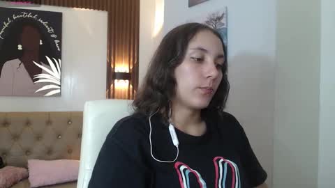 Snapshot of xlunna chatting on September 2025 07:48:01 PM lunna online show from September 2025 07:48:01 PM