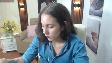 Snapshot of xlunna chatting on October 2025 08:30:01 PM lunna online show from October 2025 08:30:01 PM