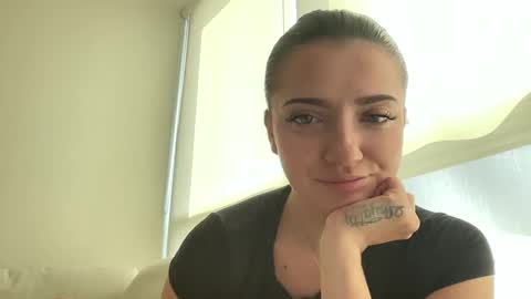 xoariellxo online show from September 2025 04:17:01 PM