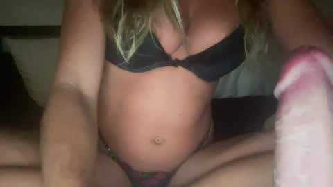 Snapshot of xoviolettt chatting on June 2026 06:14:01 AM 3 online show from June 2026 06:14:01 AM