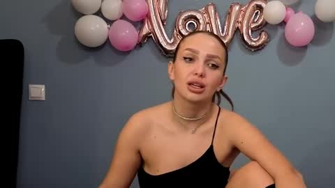 Snapshot of xsexycouples chatting on February 2025 08:37:01 PM AnnaMaee online show from February 2025 08:37:01 PM