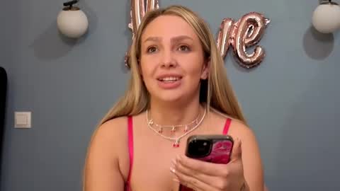 Snapshot of xsexycouples chatting on March 2025 06:54:01 PM AnnaMaee online show from March 2025 06:54:01 PM