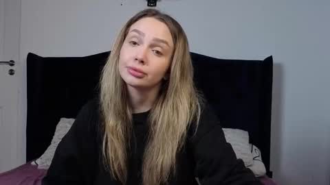 Snapshot of xsexycouples chatting on February 2026 10:19:02 PM AnnaMaee online show from February 2026 10:19:02 PM