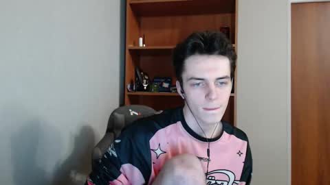 traqqq online show from October 2025 09:00:02 PM