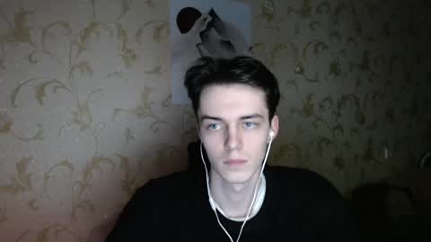 traqqq online show from April 2026 08:11:01 PM