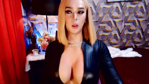 K E L L Y online show from January 2025 01:41:01 PM