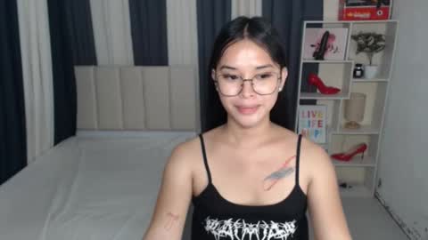 CHLOES ROOM online show from September 2025 12:17:02 PM