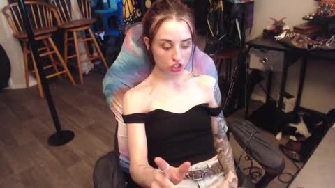 Lilith online show from October 2025 03:25:01 AM