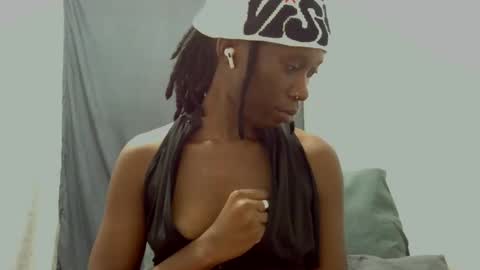 xxsexytalia28 online show from February 2025 10:00:02 PM