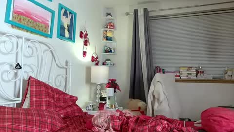 Strawberry Jane online show from December 2024 06:59:01 AM