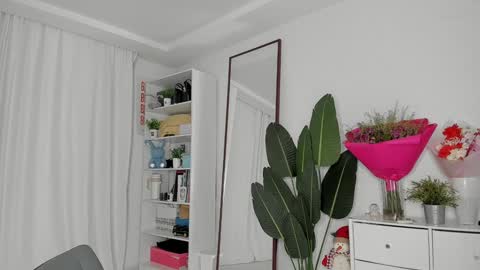 Snapshot of xxx_leila chatting on December 2024 09:35:01 AM xxx_leila online show from December 2024 09:35:01 AM