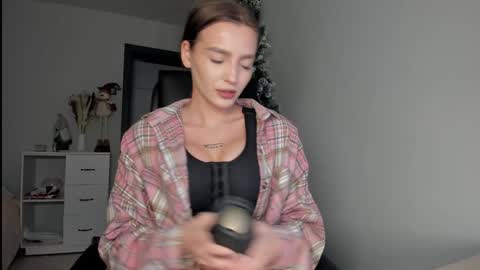 Snapshot of xxx_leila chatting on January 2025 08:40:01 AM xxx_leila online show from January 2025 08:40:01 AM