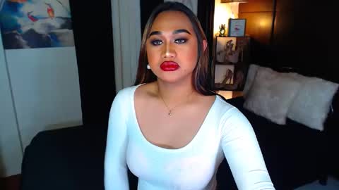 OLIVIA online show from December 2024 01:00:02 PM