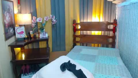 Snapshot of xxxmiss_cathyxxx chatting on August 2026 01:20:01 PM QUEENCY online show from August 2026 01:20:01 PM