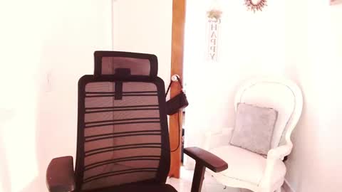 dolcesasha  online show from October 2025 01:30:01 PM