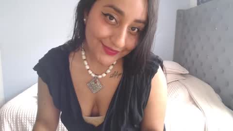 Lunhaa   online show from September 2025 05:05:02 PM