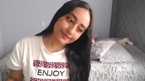 Lunhaa   online show from November 2025 04:54:01 PM