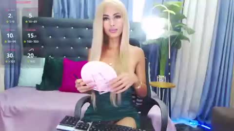 Yasmin online show from October 2025 07:03:01 PM