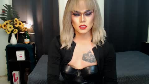 QueenMarina online show from December 2024 11:00:01 PM