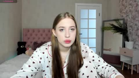 Snapshot of y0ung_lina18 chatting on September 2025 08:05:02 AM Lina online show from September 2025 08:05:02 AM