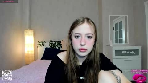 Snapshot of y0ung_lina18 chatting on September 2025 09:03:01 AM Lina online show from September 2025 09:03:01 AM