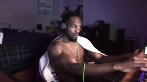 y_sticky online show from March 2025 04:49:02 AM