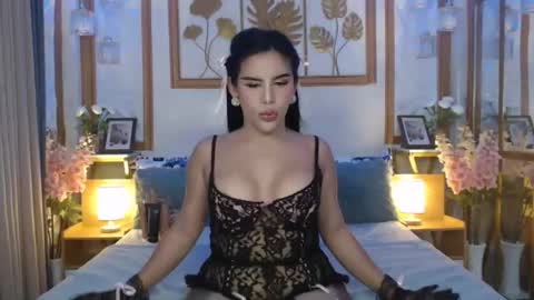 yakarena online show from November 2025 04:33:01 PM