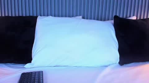 Snapshot of yalezka_ chatting on May 2026 04:29:02 AM Yalezka online show from May 2026 04:29:02 AM