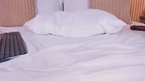 Snapshot of yalezka_ chatting on June 2026 04:20:02 PM Yalezka online show from June 2026 04:20:02 PM