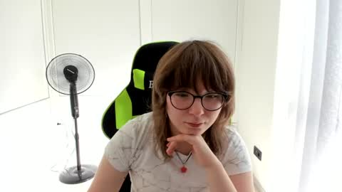 Snapshot of yamihoshii chatting on June 2026 06:27:02 AM Sofia online show from June 2026 06:27:02 AM
