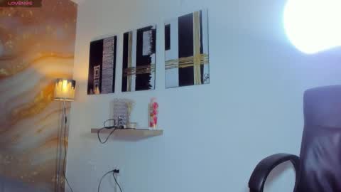 Naomi online show from December 2025 08:57:01 PM