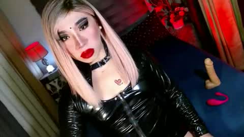 Snapshot of yan2xcumsalotxx chatting on October 2025 02:12:01 AM REYAN online show from October 2025 02:12:01 AM