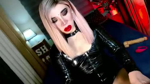 Snapshot of yan2xcumsalotxx chatting on November 2025 02:22:01 AM REYAN online show from November 2025 02:22:01 AM