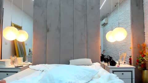 Yana  online show from January 2025 06:59:02 PM