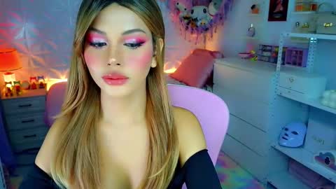 YANG AUDREY LONE online show from October 2025 11:16:02 PM