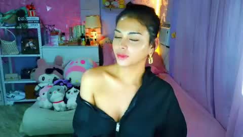 Snapshot of yang_audreylone chatting on June 2026 06:45:01 PM YANG AUDREY LONE online show from June 2026 06:45:01 PM
