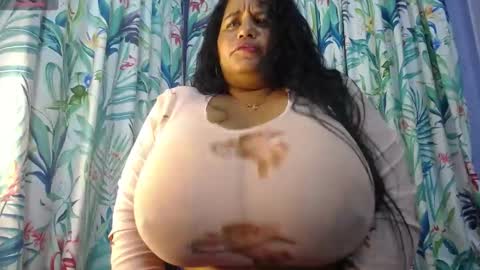 Yasmin online show from December 2024 10:27:01 PM