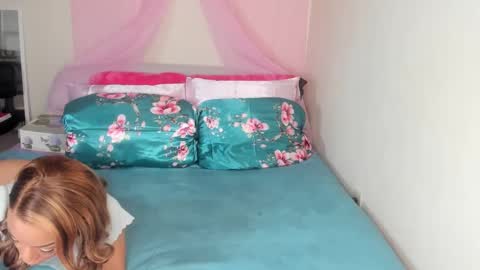 Yasmina online show from December 2024 10:55:02 PM