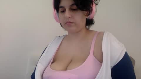 Snapshot of yasminebbyxx chatting on March 2026 10:25:01 PM yasminebbyxx online show from March 2026 10:25:01 PM