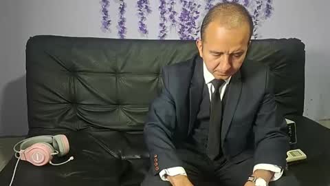 Hazzan online show from November 2025 03:12:02 PM