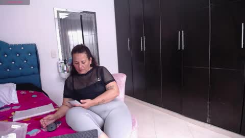 Snapshot of yazmin_mature chatting on May 2026 03:50:01 PM Jasmin online show from May 2026 03:50:01 PM
