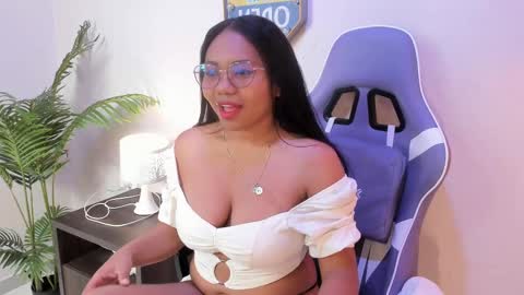 yeika_foxy online show from February 2025 09:23:01 AM