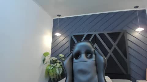 YEIKO ROMERO online show from February 2025 05:36:02 PM