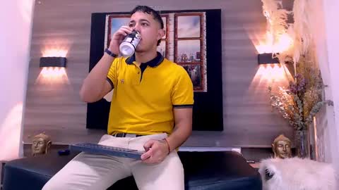 Snapshot of yeisonbrown chatting on November 2025 11:43:02 AM Yeison online show from November 2025 11:43:02 AM