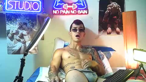 yeisoncastellanos1999 online show from October 2025 01:36:02 AM