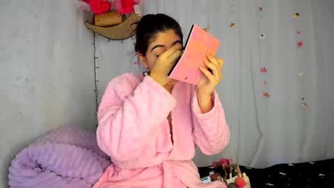 YELINA online show from October 2025 06:08:02 PM