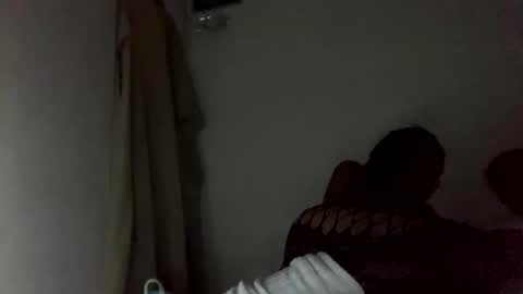 Ella Ts online show from October 2025 06:12:01 AM