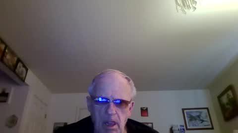 yellowsnowman70 online show from April 2026 03:31:01 PM